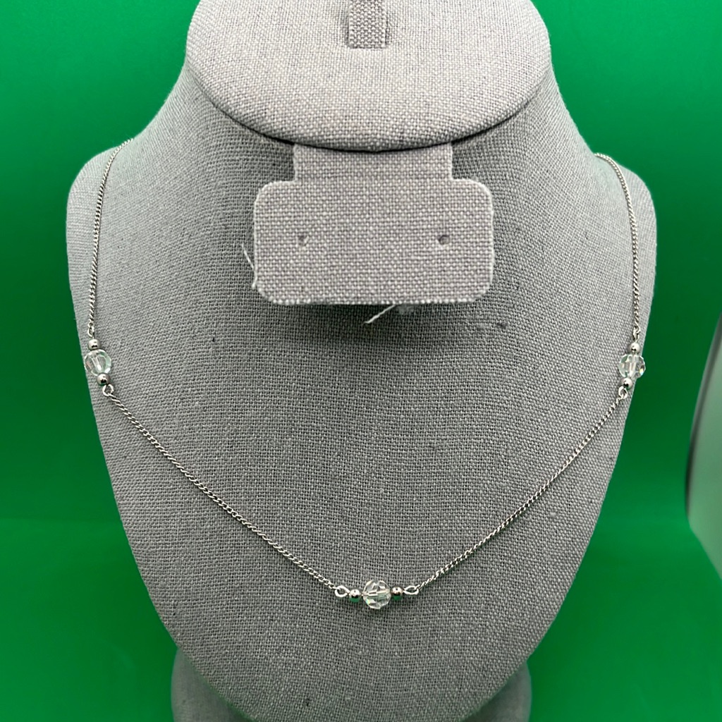 Avon Silver Tone Clear And Silver Tone Beaded Necklace Avon Silver Tone Clear And Silver Tone Beaded Necklace